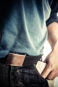 子どもが自分で働いてお金を稼ぐのは何歳から始めるべき？